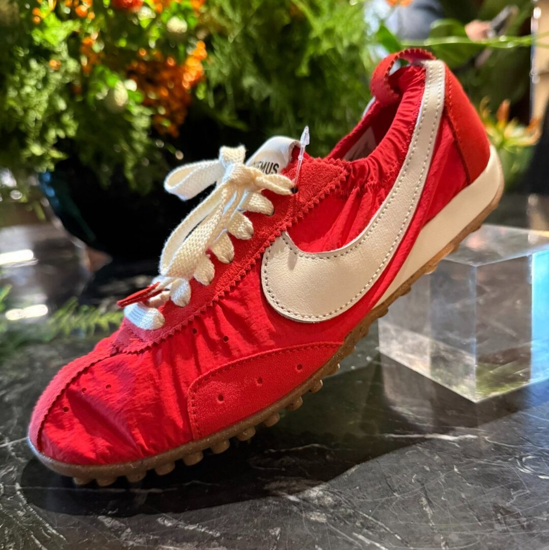 【2025年末 発売予定】JACQUEMUS × NIKE MOON SHOES 2025 FW (ジャックムス ナイキ ムーンシューズ) [HV8547-001/HV8547-002/HV8547-200/HV8547-600/HV8547-601/HV8547-700]