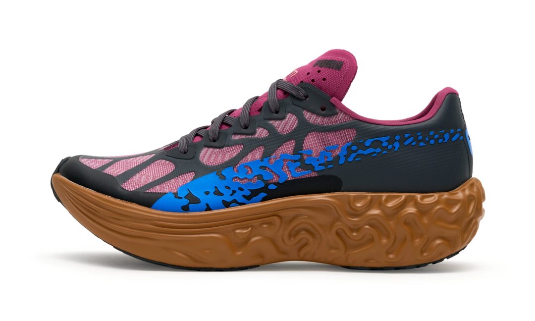 【2026年 2/1 & 2/7 発売】Salehe Bembury × PUMA VELUM NITRO “Magenta Gleam” (サレヘ・ベンバリー プーマ ヴェラム ニトロ) [313604-01]