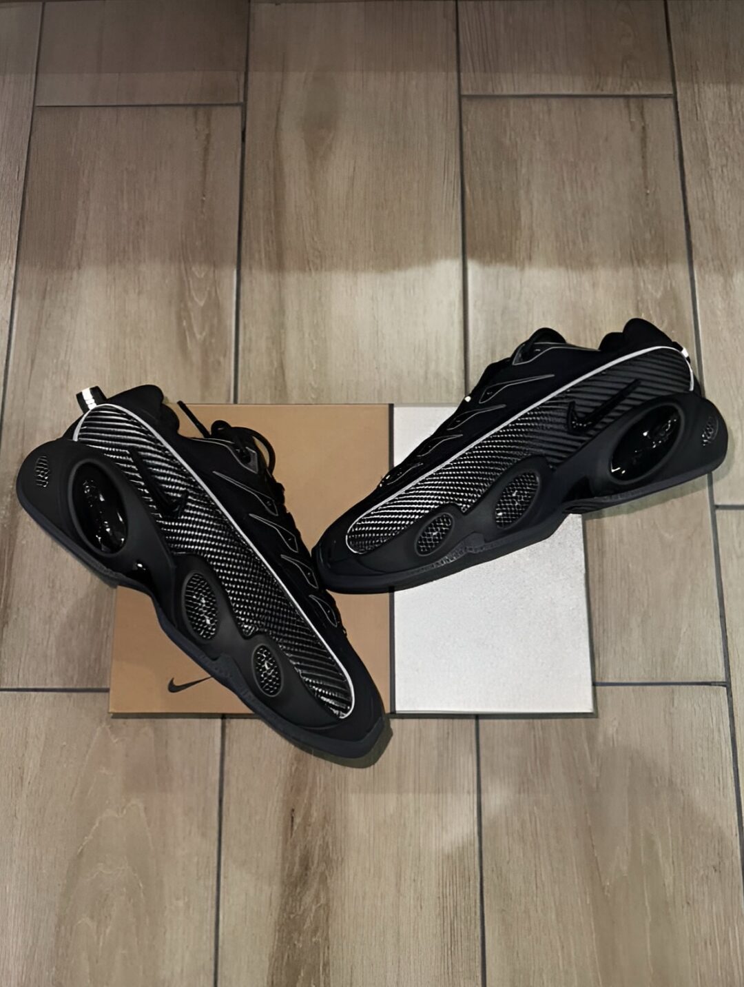 【2025年 発売予定】DRAKE/NOCTA × NIKE GLIDE “Black/Iron Grey” (ドレイク/ノクタ ナイキ グライド “ブラック/アイアングレー”) [DM0879-002]