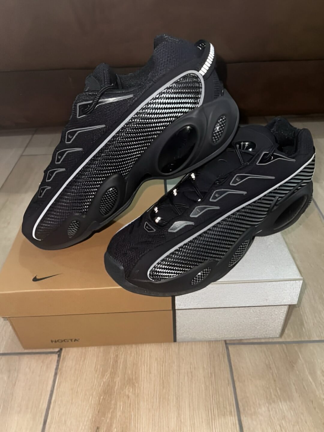 【2025年 発売予定】DRAKE/NOCTA × NIKE GLIDE “Black/Iron Grey” (ドレイク/ノクタ ナイキ グライド “ブラック/アイアングレー”) [DM0879-002]