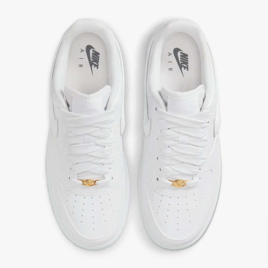 【2025年 2/24 発売】NIKE W AIR FORCE 1 07 LOW “White/Black/Metallic Gold” (ナイキ エア フォース 1 ロー “ホワイト/ブラック/メタリックゴールド”) [HF2014-100]