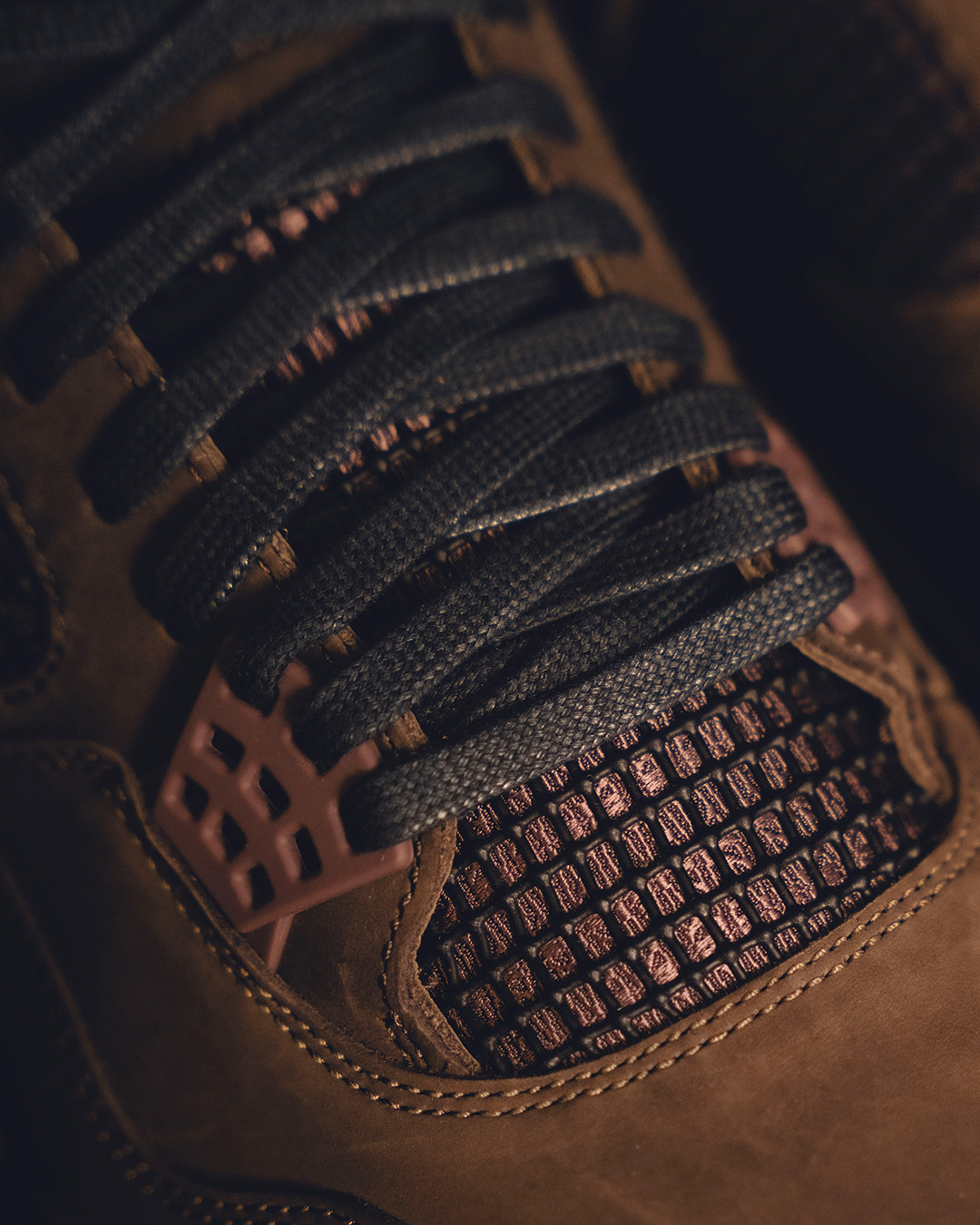 【2025年 12/19 発売予定】A Ma Maniére × NIKE AIR JORDAN 4 SP “ Dark Mocha” (ア マ マニエール ナイキ エア ジョーダン 4 SP) [IF3102-200]