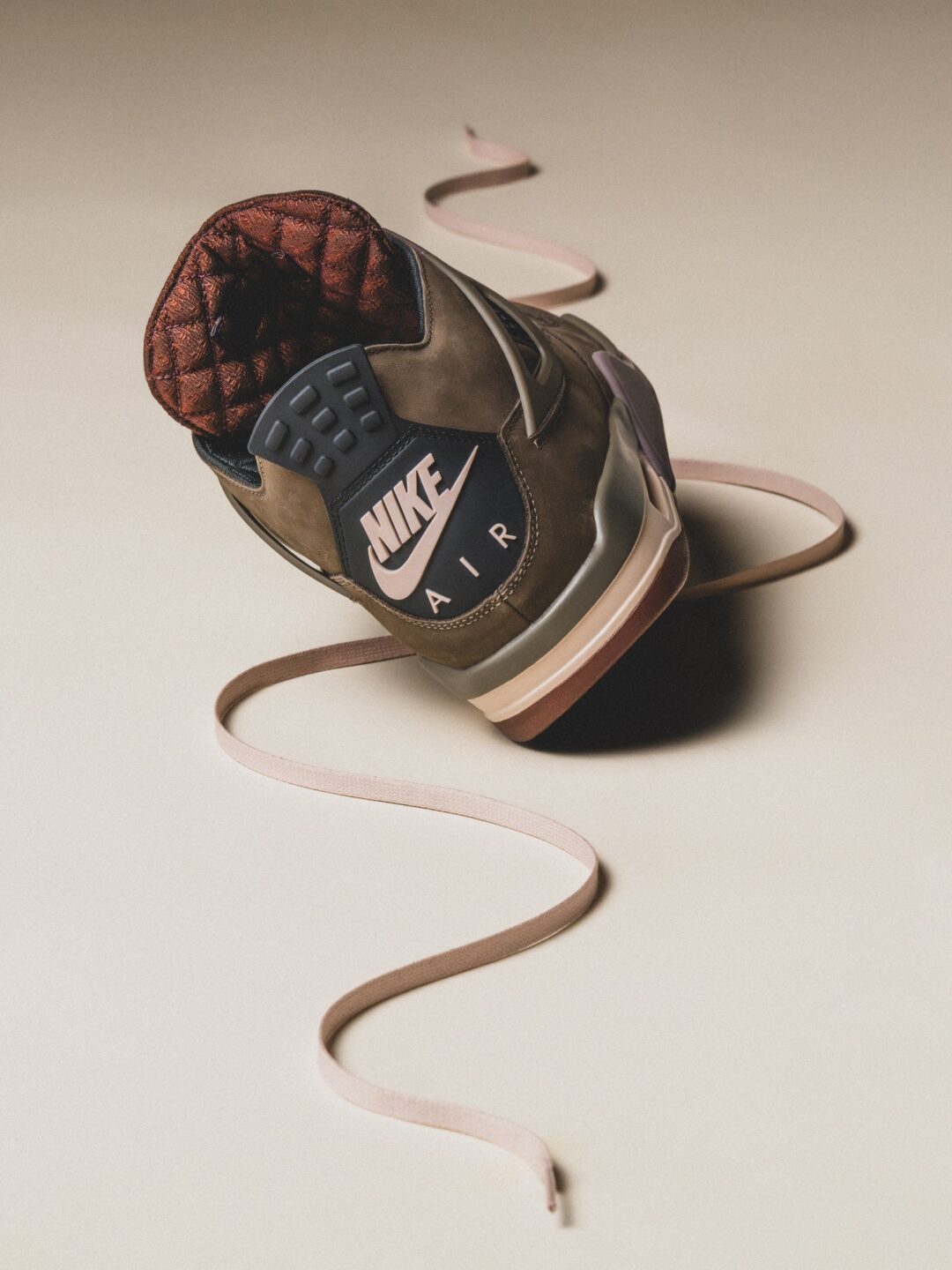 【2025年 12/19 発売予定】A Ma Maniére × NIKE AIR JORDAN 4 SP “ Dark Mocha” (ア マ マニエール ナイキ エア ジョーダン 4 SP) [IF3102-200]