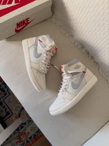 【2025年 12/2 発売予定】NIKE AIR JORDAN 1 HIGH OG "Sail/University Red" (ナイキ エア ジョーダン 1 ハイ "セイル/ユニバーシティレッド") [IH4363-100]