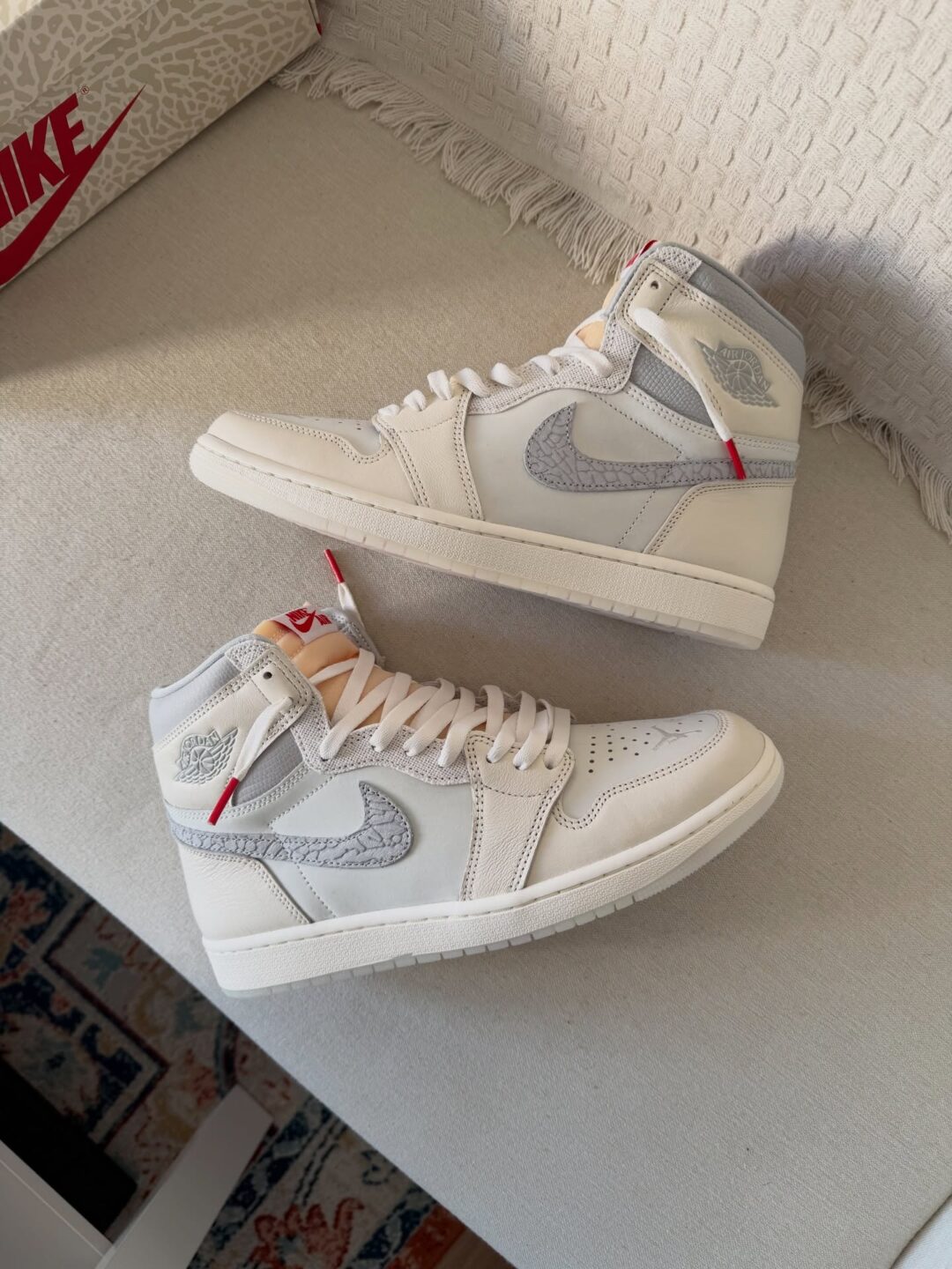 【国内 2025年 12/6 発売】NIKE AIR JORDAN 1 HIGH OG “Sail/University Red” (ナイキ エア ジョーダン 1 ハイ “セイル/ユニバーシティレッド”) [IH4363-100]