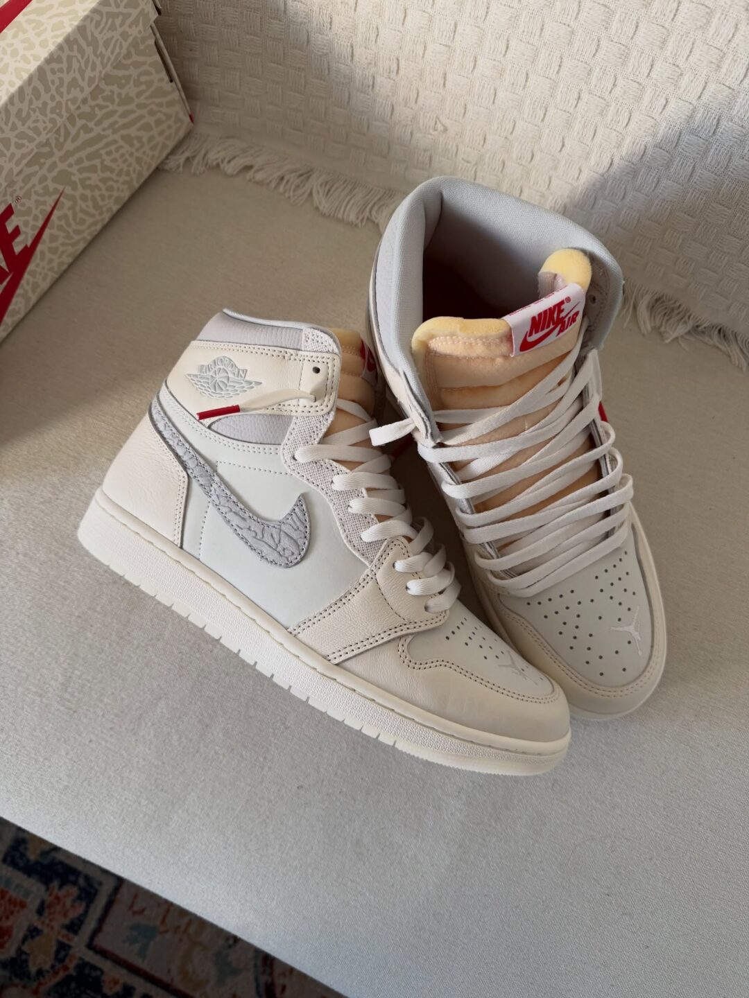 【国内 2025年 12/6 発売】NIKE AIR JORDAN 1 HIGH OG “Sail/University Red” (ナイキ エア ジョーダン 1 ハイ “セイル/ユニバーシティレッド”) [IH4363-100]