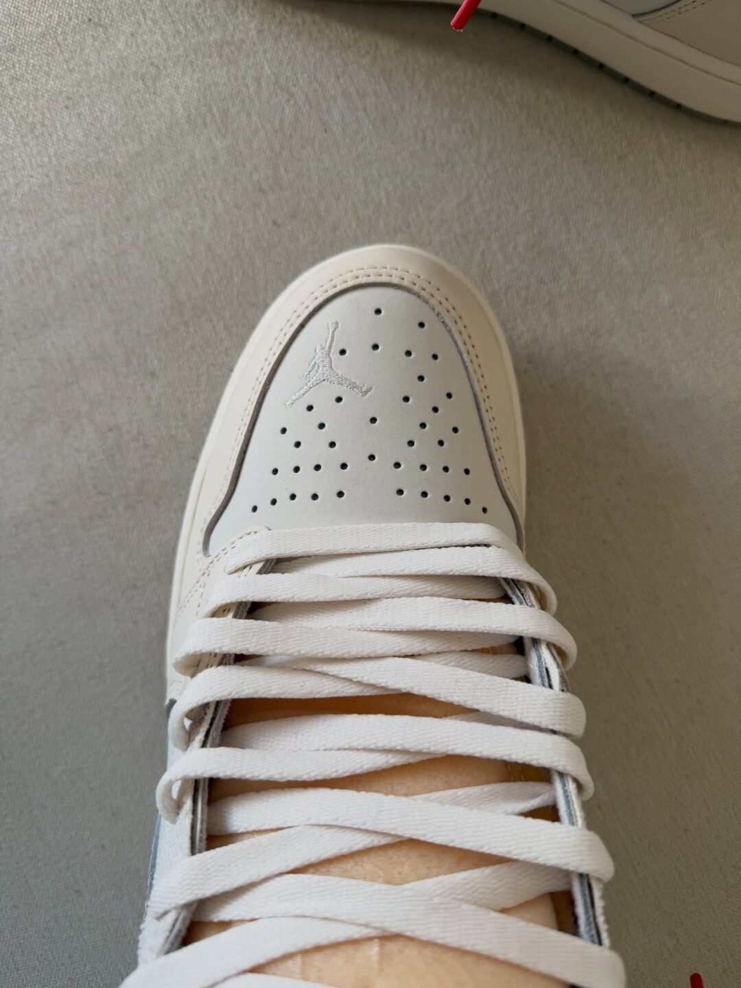 【国内 2025年 12/6 発売】NIKE AIR JORDAN 1 HIGH OG “Sail/University Red” (ナイキ エア ジョーダン 1 ハイ “セイル/ユニバーシティレッド”) [IH4363-100]