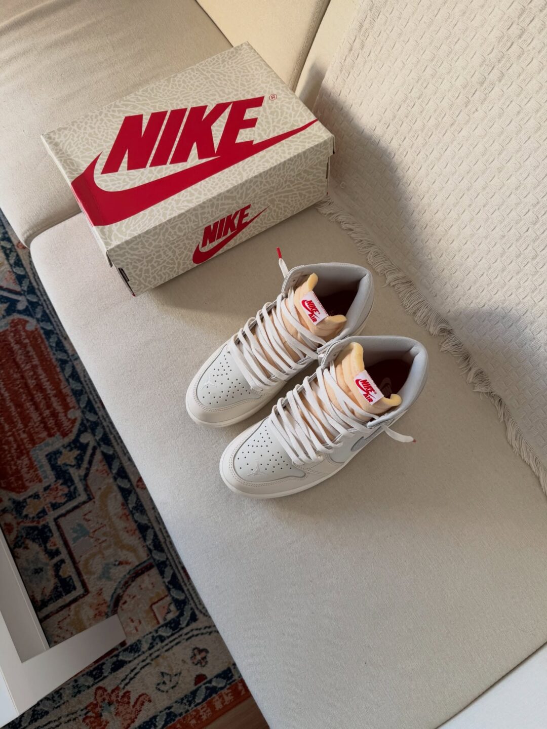 【国内 2025年 12/6 発売】NIKE AIR JORDAN 1 HIGH OG “Sail/University Red” (ナイキ エア ジョーダン 1 ハイ “セイル/ユニバーシティレッド”) [IH4363-100]