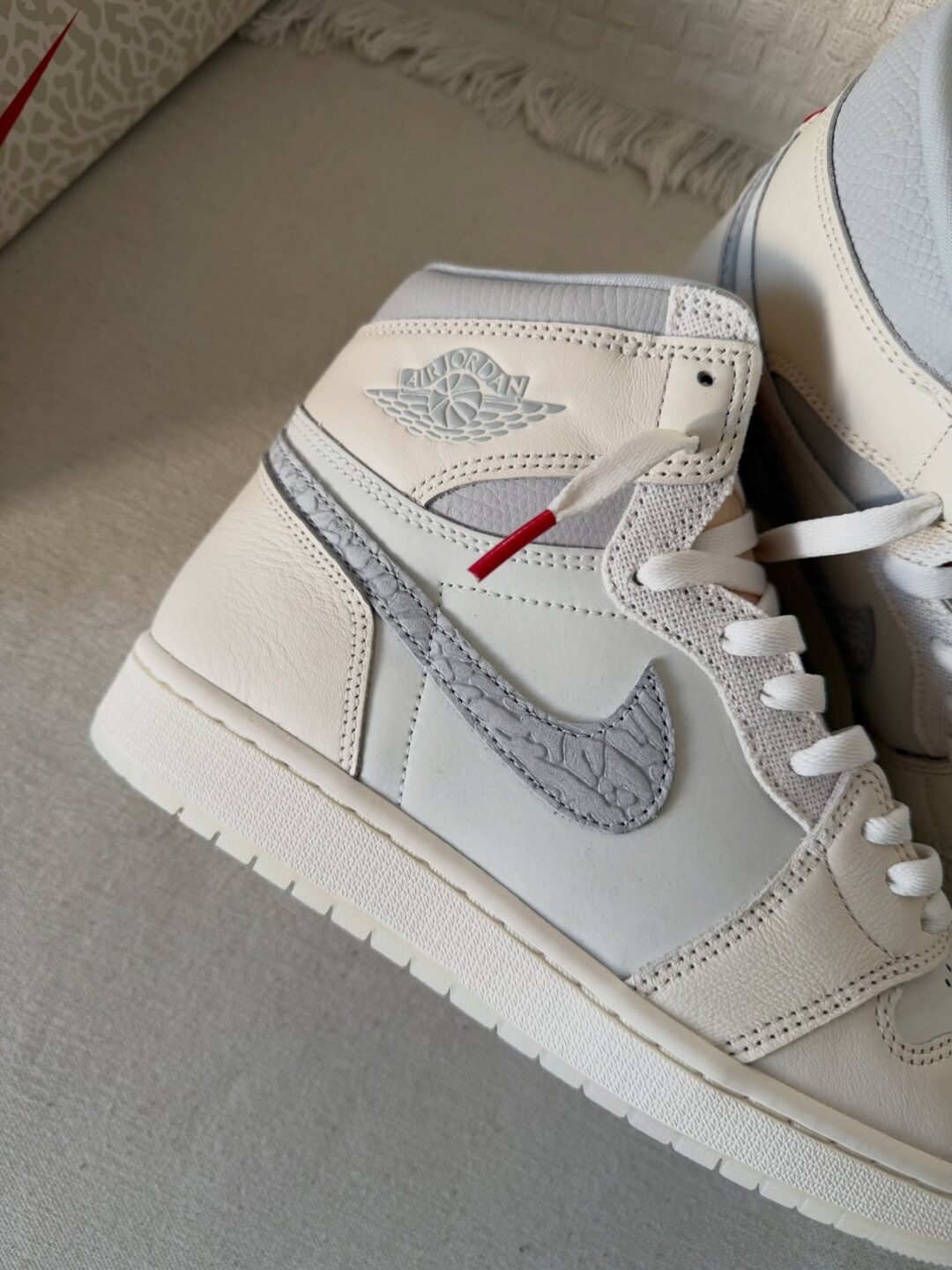 【国内 2025年 12/6 発売】NIKE AIR JORDAN 1 HIGH OG “Sail/University Red” (ナイキ エア ジョーダン 1 ハイ “セイル/ユニバーシティレッド”) [IH4363-100]
