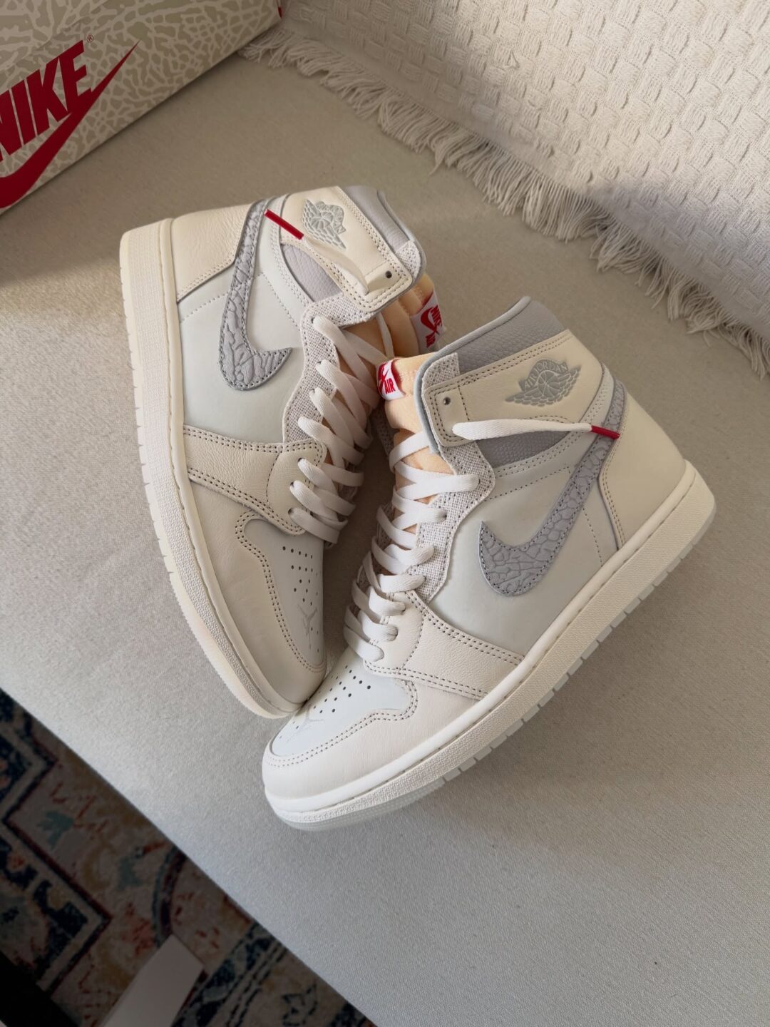 【国内 2025年 12/6 発売】NIKE AIR JORDAN 1 HIGH OG “Sail/University Red” (ナイキ エア ジョーダン 1 ハイ “セイル/ユニバーシティレッド”) [IH4363-100]