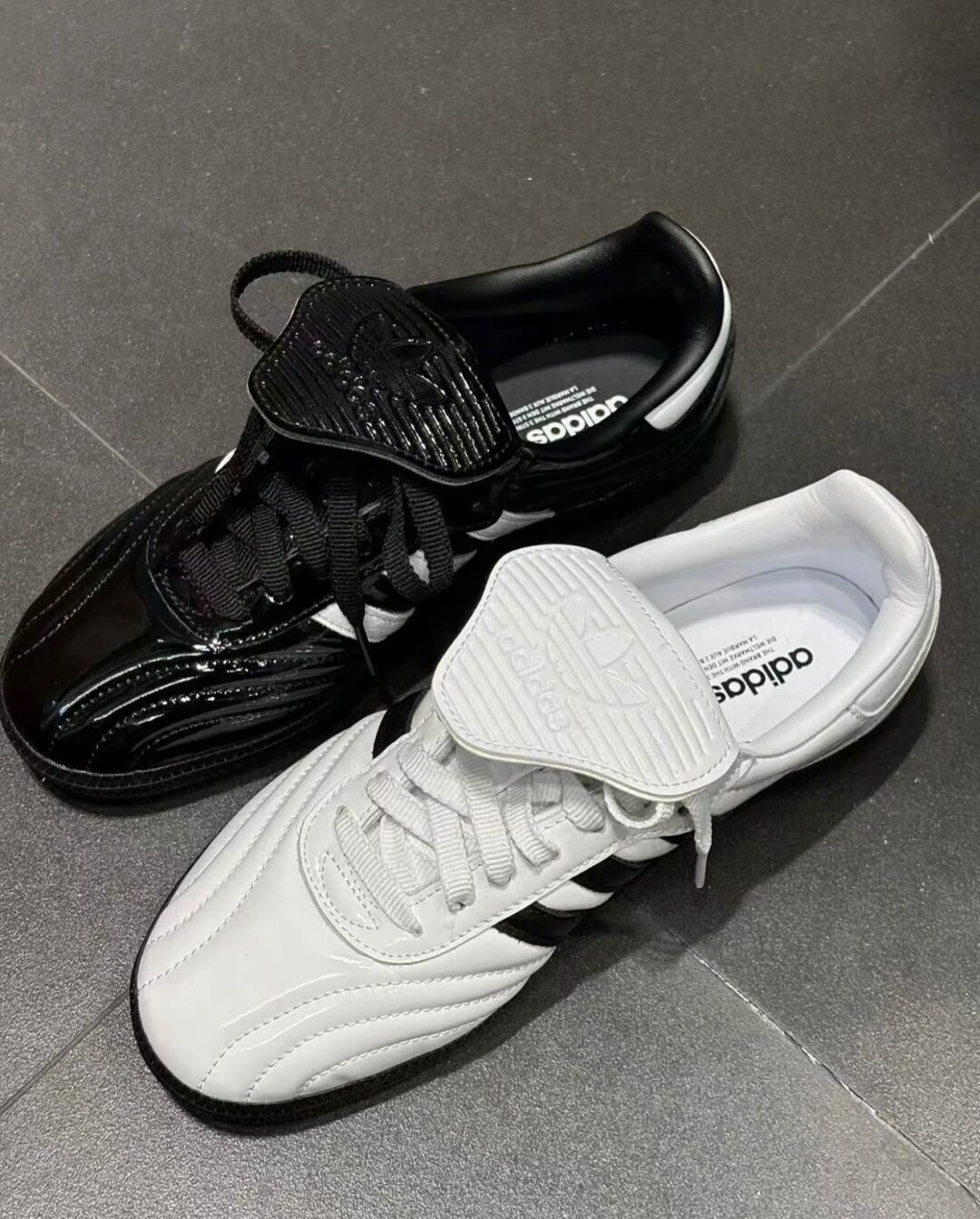 【2025年 発売】adidas Originals SAMBA Long Tongues “Patent Leather/Cloud White/Core Black” (アディダス オリジナルス サンバ ロングタン “パテントレザー/ホワイト/ブラック”) [JI2706/JI2707]
