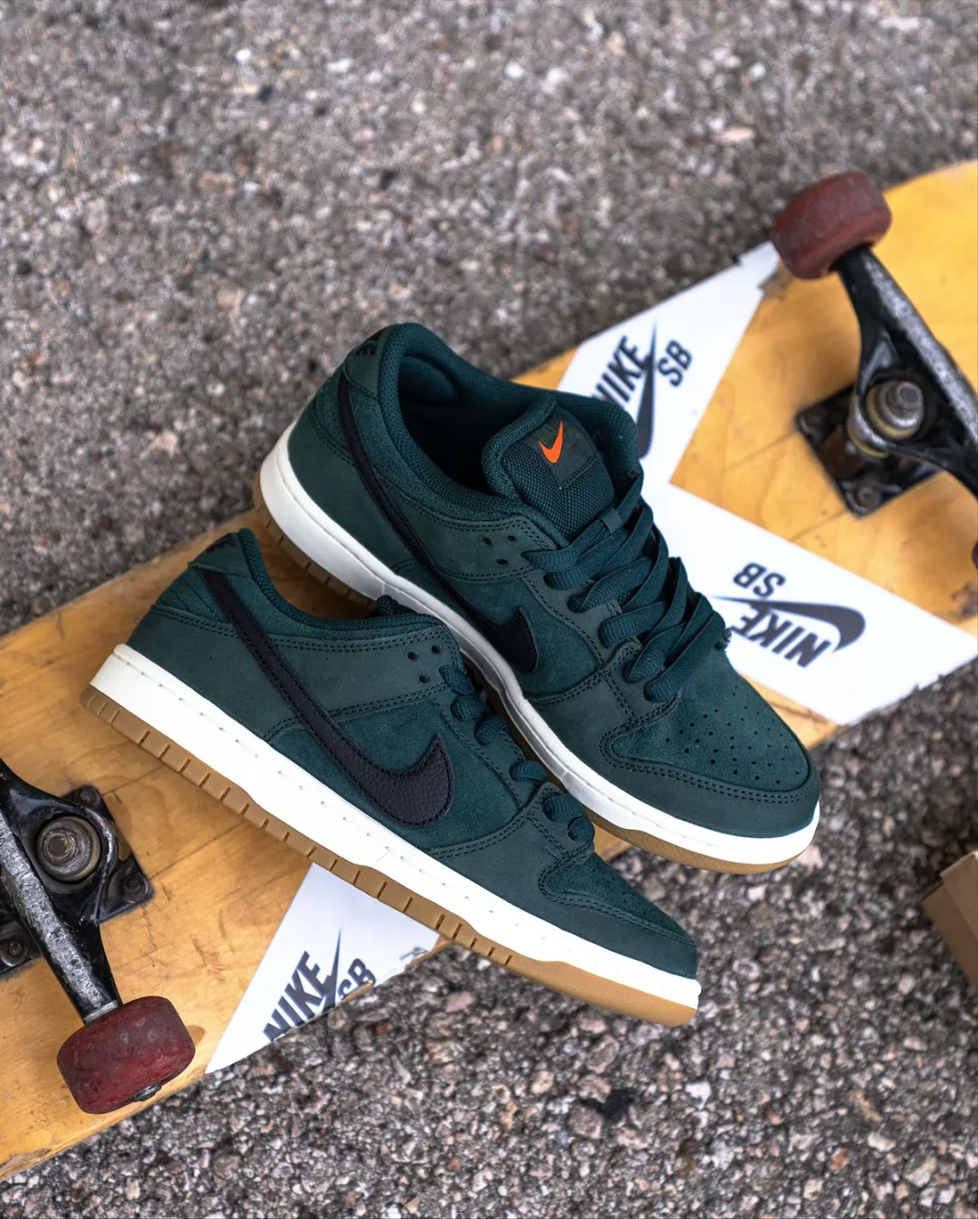 【2025年末 発売予定】NIKE SB “Orange Label” DUNK LOW PRO ISO “Deep Fir” (ナイキ エスビー “オレンジレーベル” ダンク ロー プロ “ディープファー”) [FJ1674-300]
