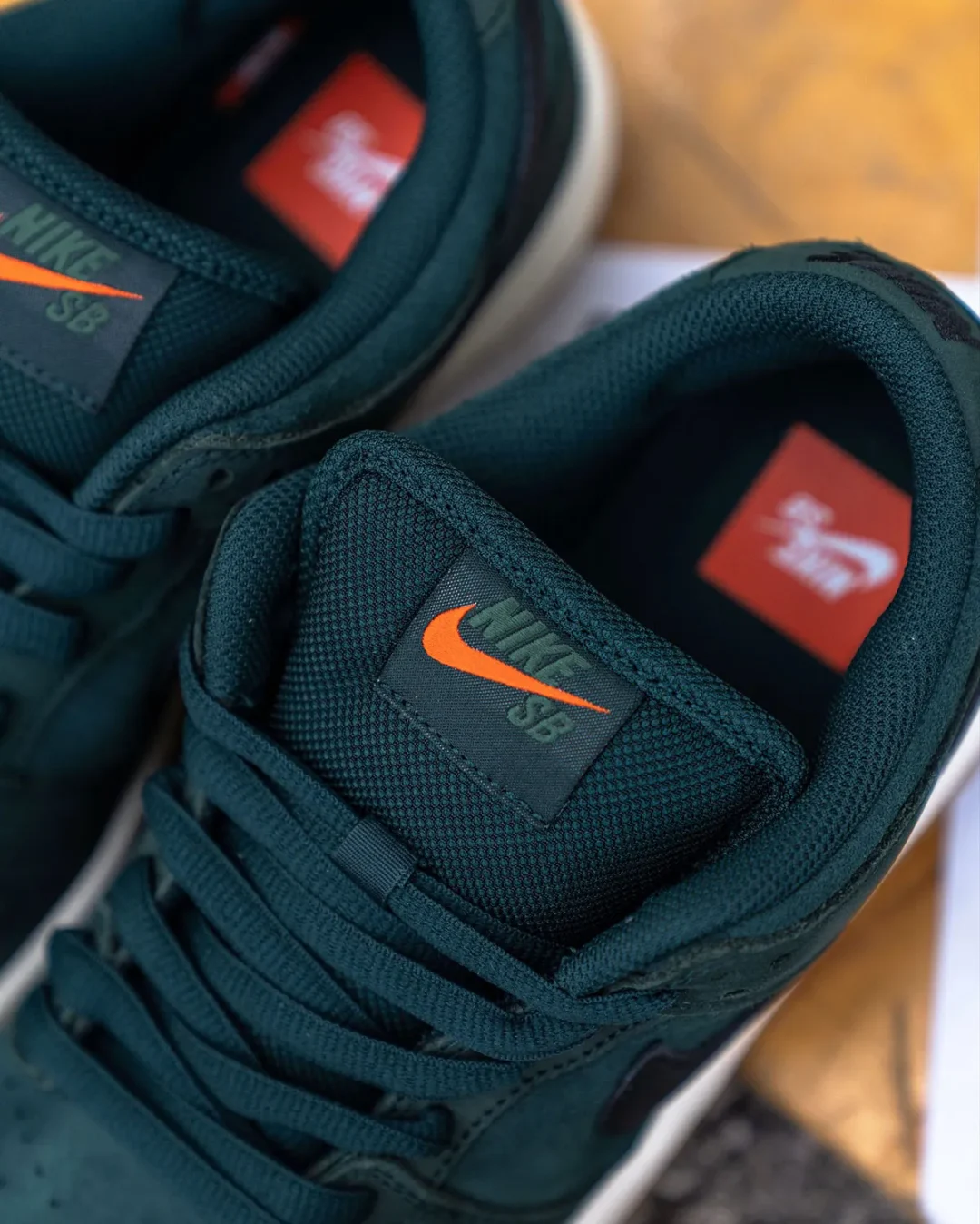【2025年 11/1 発売】NIKE SB “Orange Label” DUNK LOW PRO ISO “Deep Fir” (ナイキ エスビー “オレンジレーベル” ダンク ロー プロ “ディープファー”) [FJ1674-300]