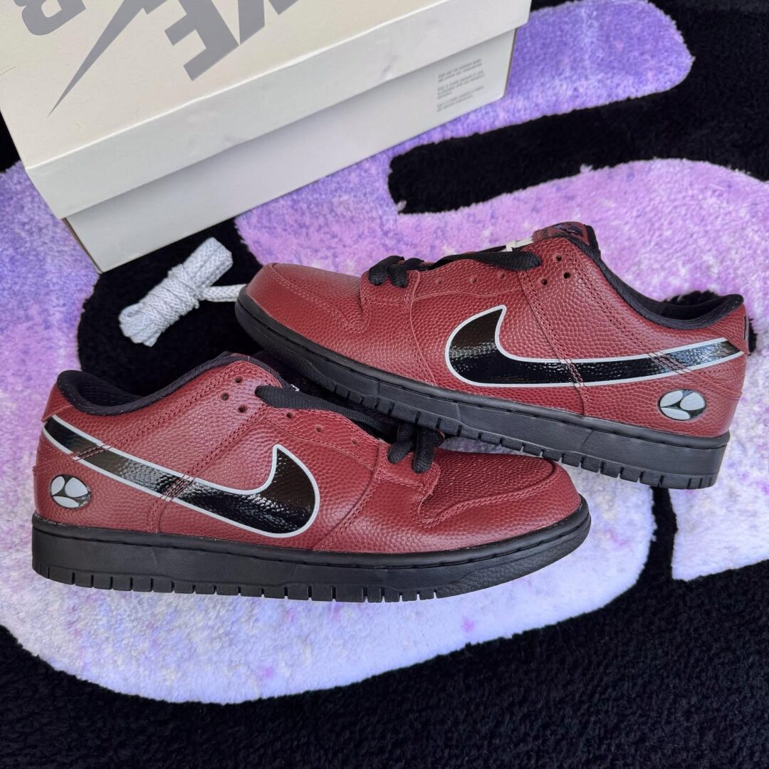 【2025年 6/19 発売予定】Limosine Skateboards x NIKE SB DUNK LOW PRO QS “Dark Pony/Black” (リモジン スケートボード ナイキ エスビー ダンク ロー プロ “ダークポニー/ブラック”) [HJ4131-200]