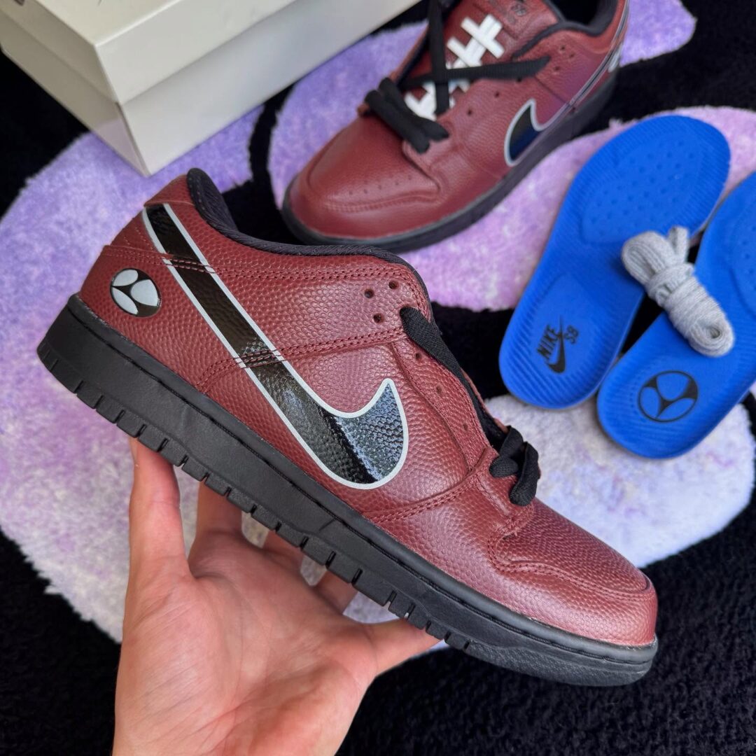 【2025年 6/19 発売予定】Limosine Skateboards x NIKE SB DUNK LOW PRO QS “Dark Pony/Black” (リモジン スケートボード ナイキ エスビー ダンク ロー プロ “ダークポニー/ブラック”) [HJ4131-200]