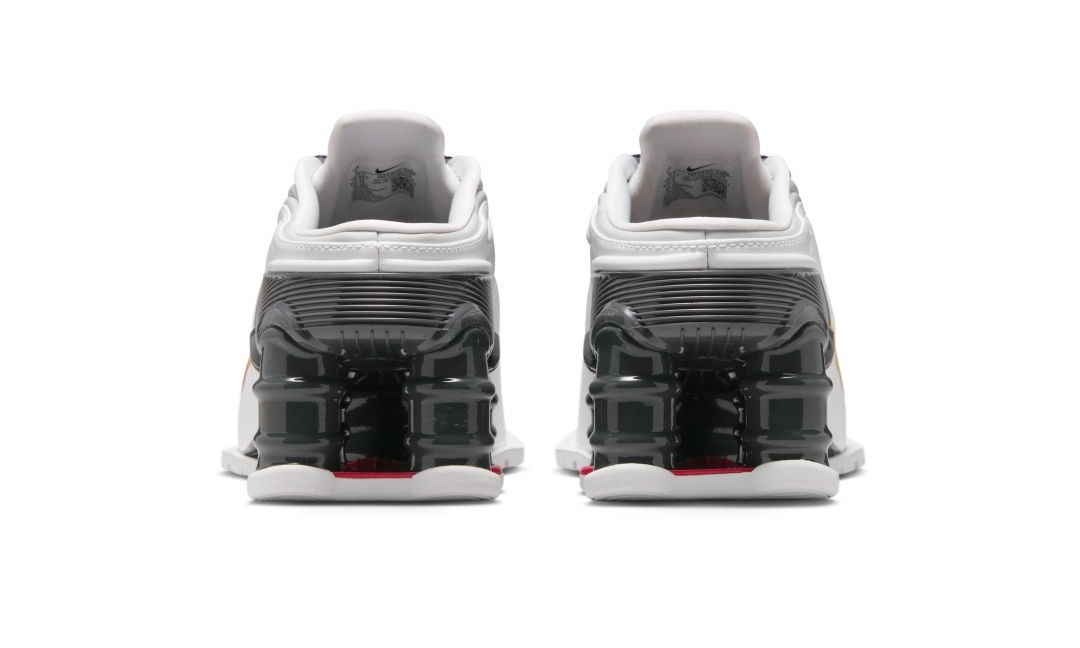 【2025年 10/30 発売】MARTINE ROSE × NIKE SHOX MR4 “White/Fire Red” (ナイキ マーティン・ローズ ショックス “ホワイト/ファイヤーレッド”) [IM5420-100/IM5420-600]