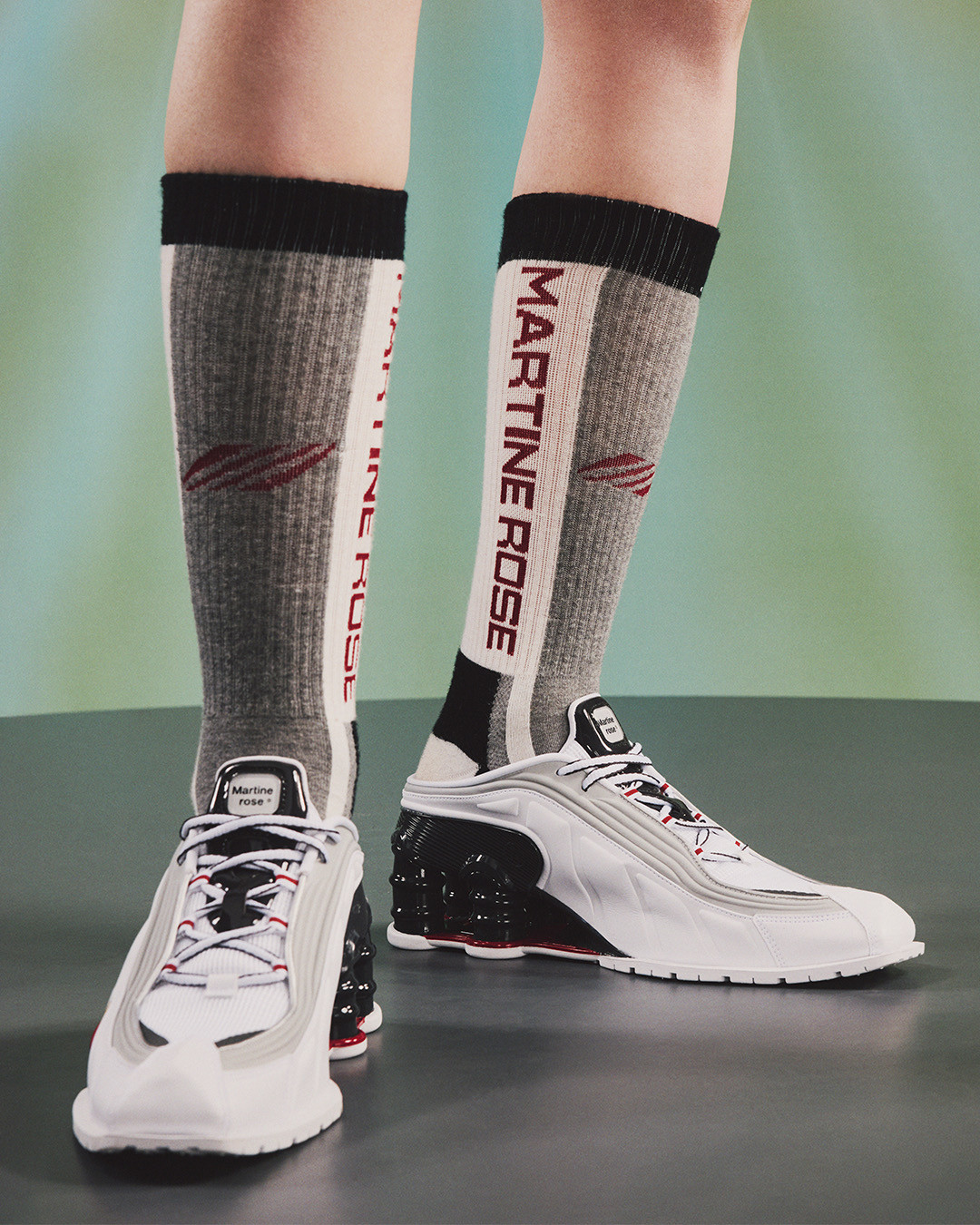 【2025年 10/30 発売】MARTINE ROSE × NIKE SHOX MR4 “White/Fire Red” (ナイキ マーティン・ローズ ショックス “ホワイト/ファイヤーレッド”) [IM5420-100/IM5420-600]