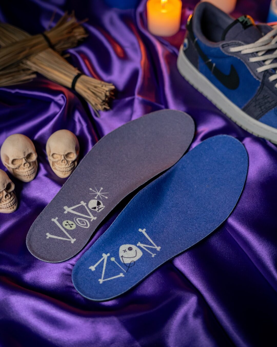 【2025年 10/29 発売予定】Zion Williamson x NIKE AIR JORDAN 1 LOW RETRO OG “Voodoo Alternate/Regency Purple” (ザイオン・ウィリアムソン ナイキ エア ジョーダン 1 ロー レトロ OG “ブードゥー/パープル”) [IH2309-500]