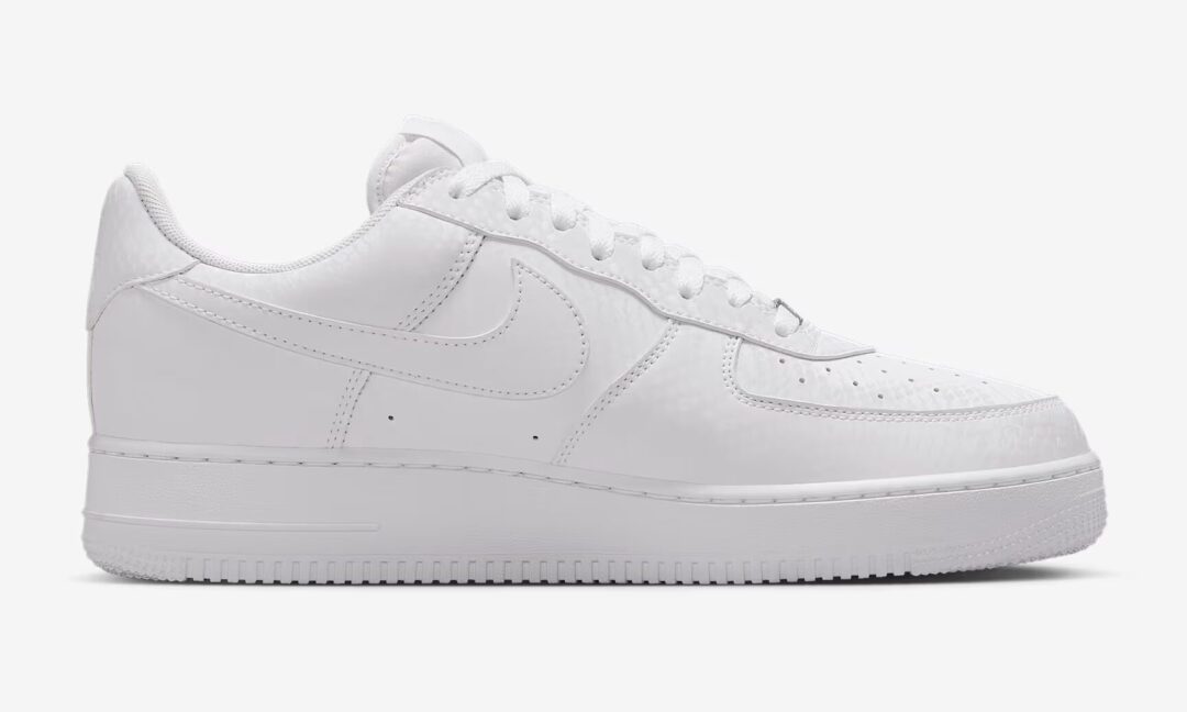 【2025年 7/1 発売】Kobe Bryant Forever × NIKE AIR FORCE 1 LOW QS “Triple White” (コービー・ブライアント ナイキ エア フォース 1 ロー レトロ “トリプルホワイト”) [IB0018-100]