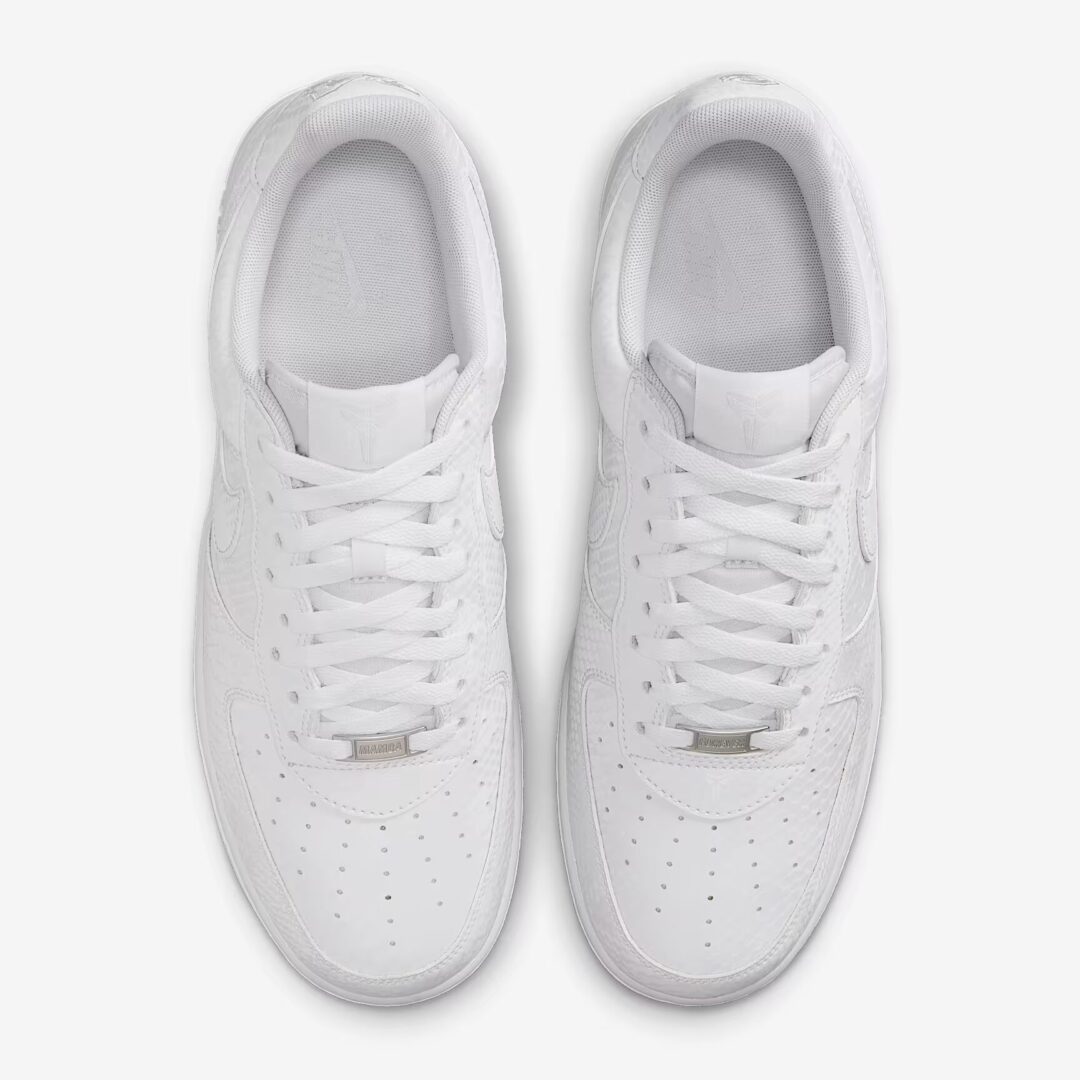 【2025年 7/1 発売】Kobe Bryant Forever × NIKE AIR FORCE 1 LOW QS “Triple White” (コービー・ブライアント ナイキ エア フォース 1 ロー レトロ “トリプルホワイト”) [IB0018-100]