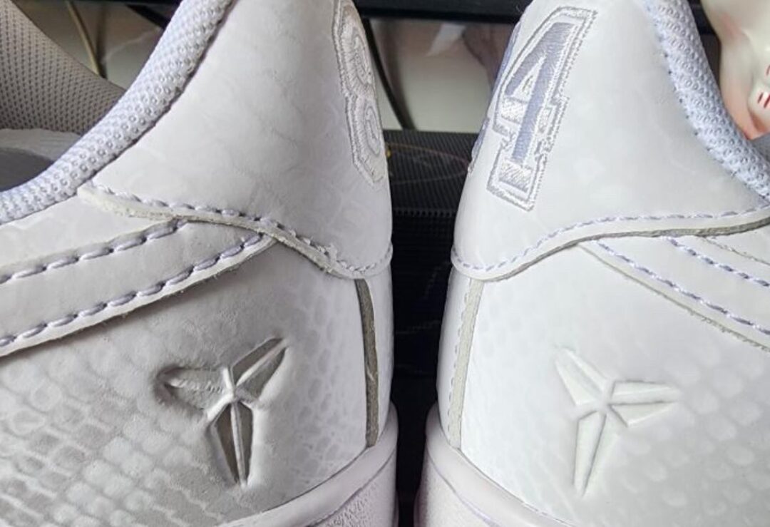 【2025年 秋 発売予定】Kobe Bryant Forever × NIKE AIR FORCE 1 LOW QS “Triple White” (コービー・ブライアント ナイキ エア フォース 1 ロー レトロ “トリプルホワイト”) [IB0018-100]