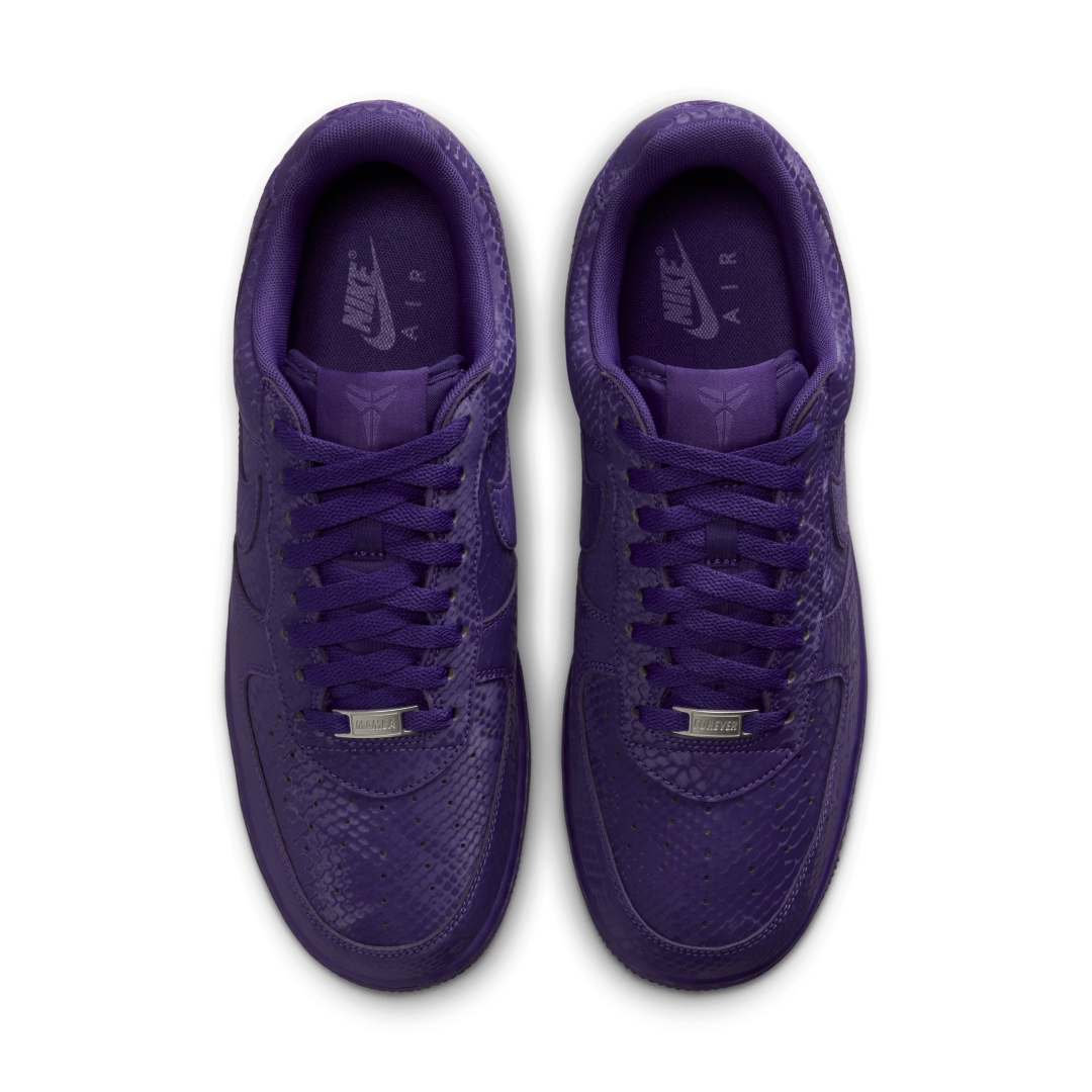 【国内 2025年 10/1 発売予定】Kobe Bryant Forever × NIKE AIR FORCE 1 LOW QS “Varsity Purple” (コービー・ブライアント ナイキ エア フォース 1 ロー レトロ “バーシティパープル”) [IB0018-500]