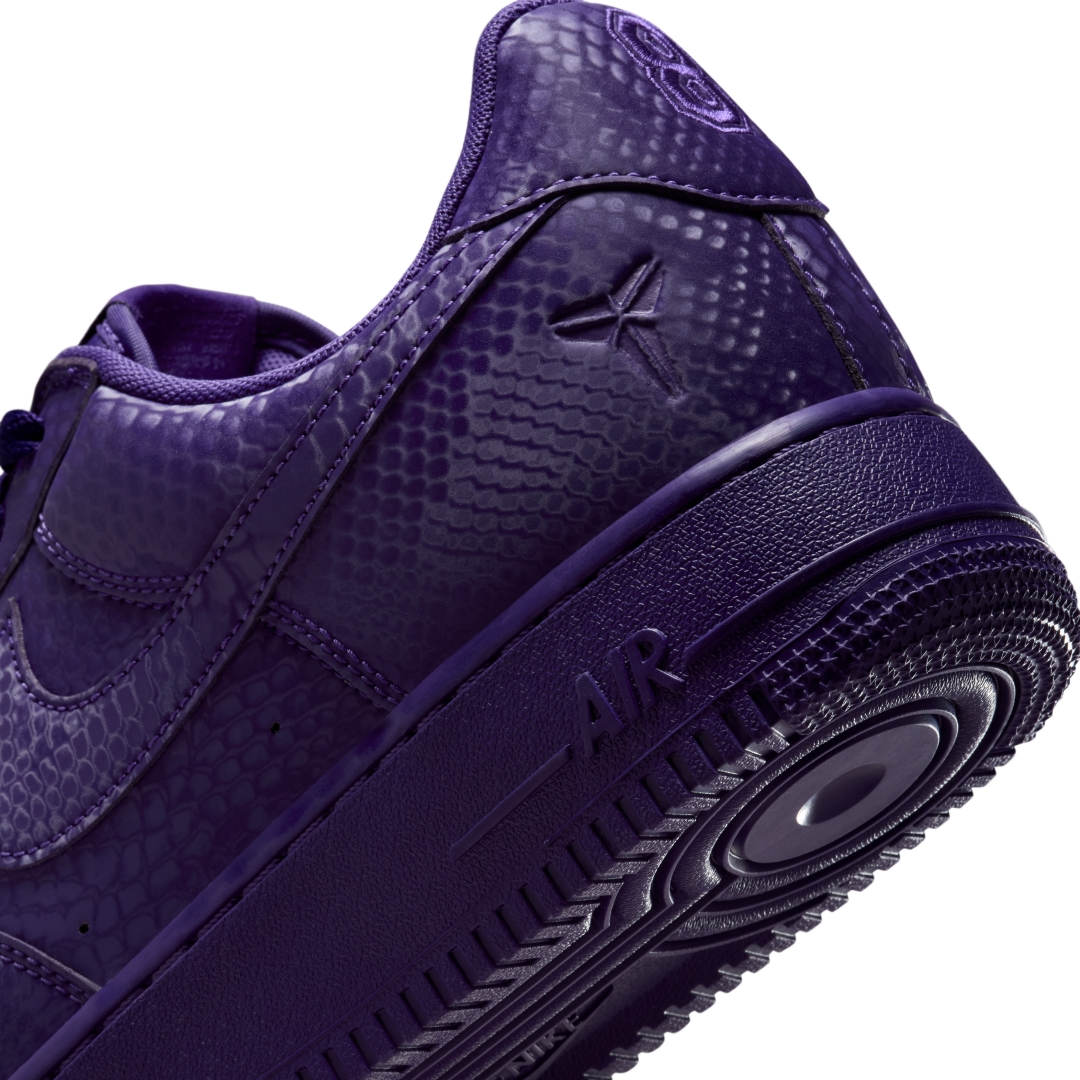 【国内 2025年 10/1 発売予定】Kobe Bryant Forever × NIKE AIR FORCE 1 LOW QS “Varsity Purple” (コービー・ブライアント ナイキ エア フォース 1 ロー レトロ “バーシティパープル”) [IB0018-500]