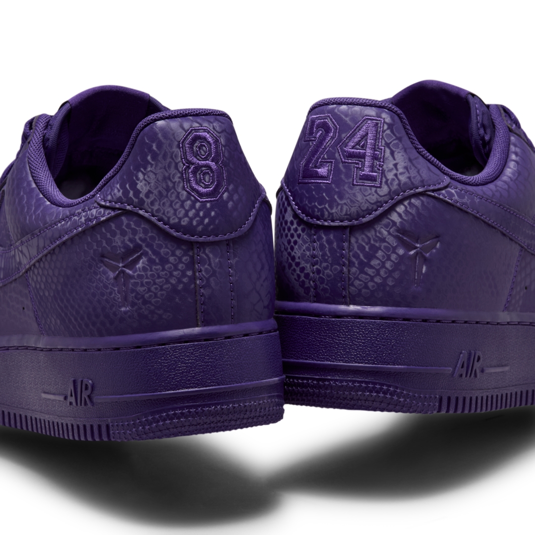 【国内 2025年 10/1 発売予定】Kobe Bryant Forever × NIKE AIR FORCE 1 LOW QS “Varsity Purple” (コービー・ブライアント ナイキ エア フォース 1 ロー レトロ “バーシティパープル”) [IB0018-500]