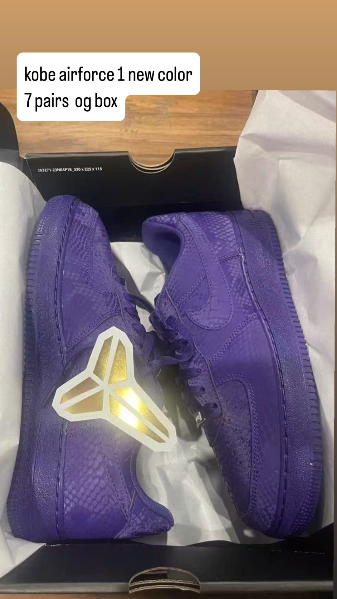 【2025年 秋 発売予定】Kobe Bryant Forever × NIKE AIR FORCE 1 LOW QS “Varsity Purple” (コービー・ブライアント ナイキ エア フォース 1 ロー レトロ “バーシティパープル”)