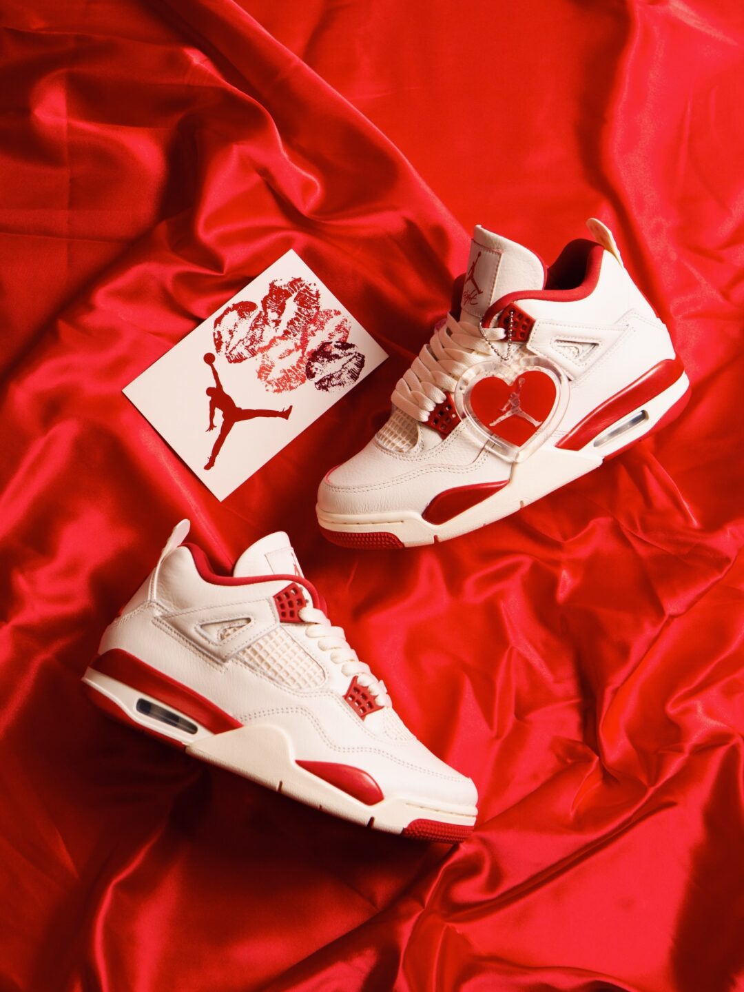 【2026年 2/7 発売】NIKE W AIR JORDAN 4 RETRO “Pale Ivory/Sierra Red” (ナイキ エア ジョーダン レトロ “ペールアイボリー/シエラレッド”) [HV0823-108]