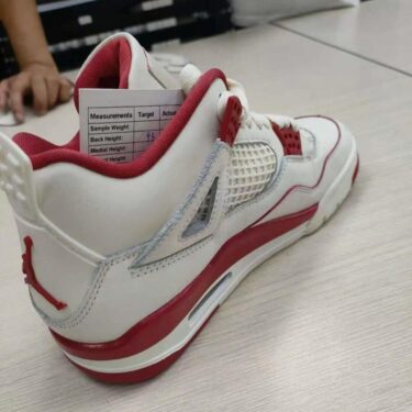 【2026年 2/7 発売予定】NIKE W AIR JORDAN 4 RETRO "Pale Ivory/Sierra Red" (ナイキ エア ジョーダン レトロ "ペールアイボリー/シエラレッド") [HV0823-108]