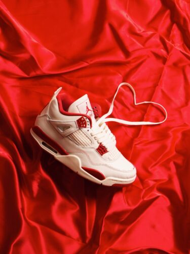 【2026年 2/7 発売】NIKE W AIR JORDAN 4 RETRO "Pale Ivory/Sierra Red" (ナイキ エア ジョーダン レトロ "ペールアイボリー/シエラレッド") [HV0823-108]