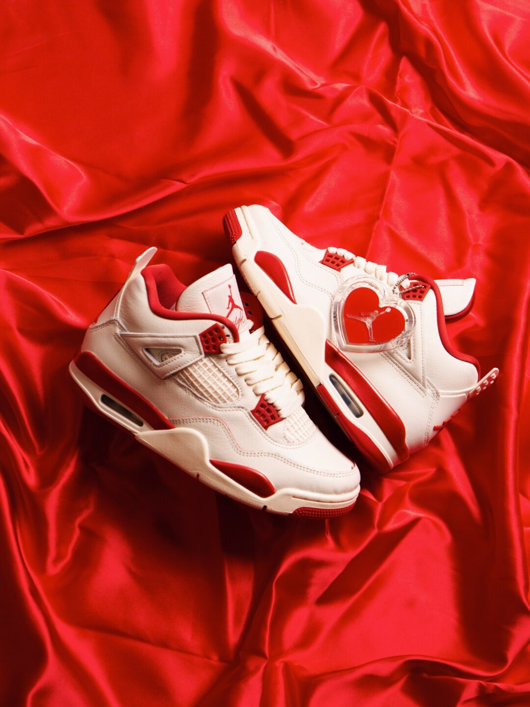 【2026年 2/7 発売】NIKE W AIR JORDAN 4 RETRO “Pale Ivory/Sierra Red” (ナイキ エア ジョーダン レトロ “ペールアイボリー/シエラレッド”) [HV0823-108]