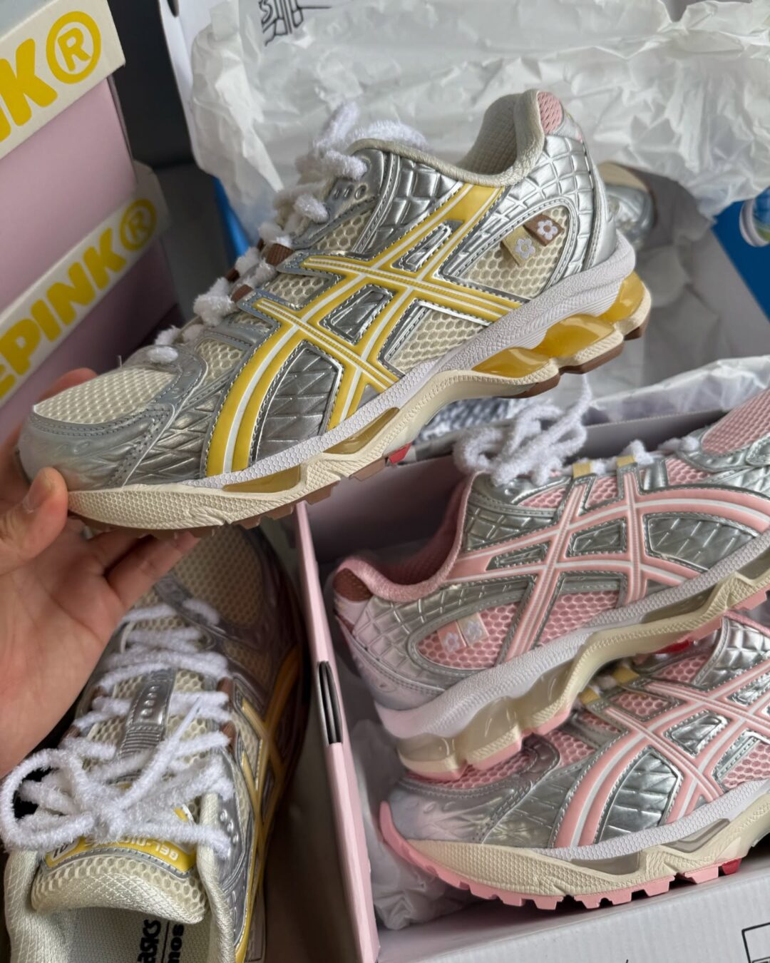【2025年 4/19 & 5/30 発売】VANDY THE PINK × ASICS × atmos GEL-NIMBUS 10.1 (ヴァンディー・ザ・ピンク アシックス アトモス ゲルニンバス) [1203A865.702/1203A865.752]
