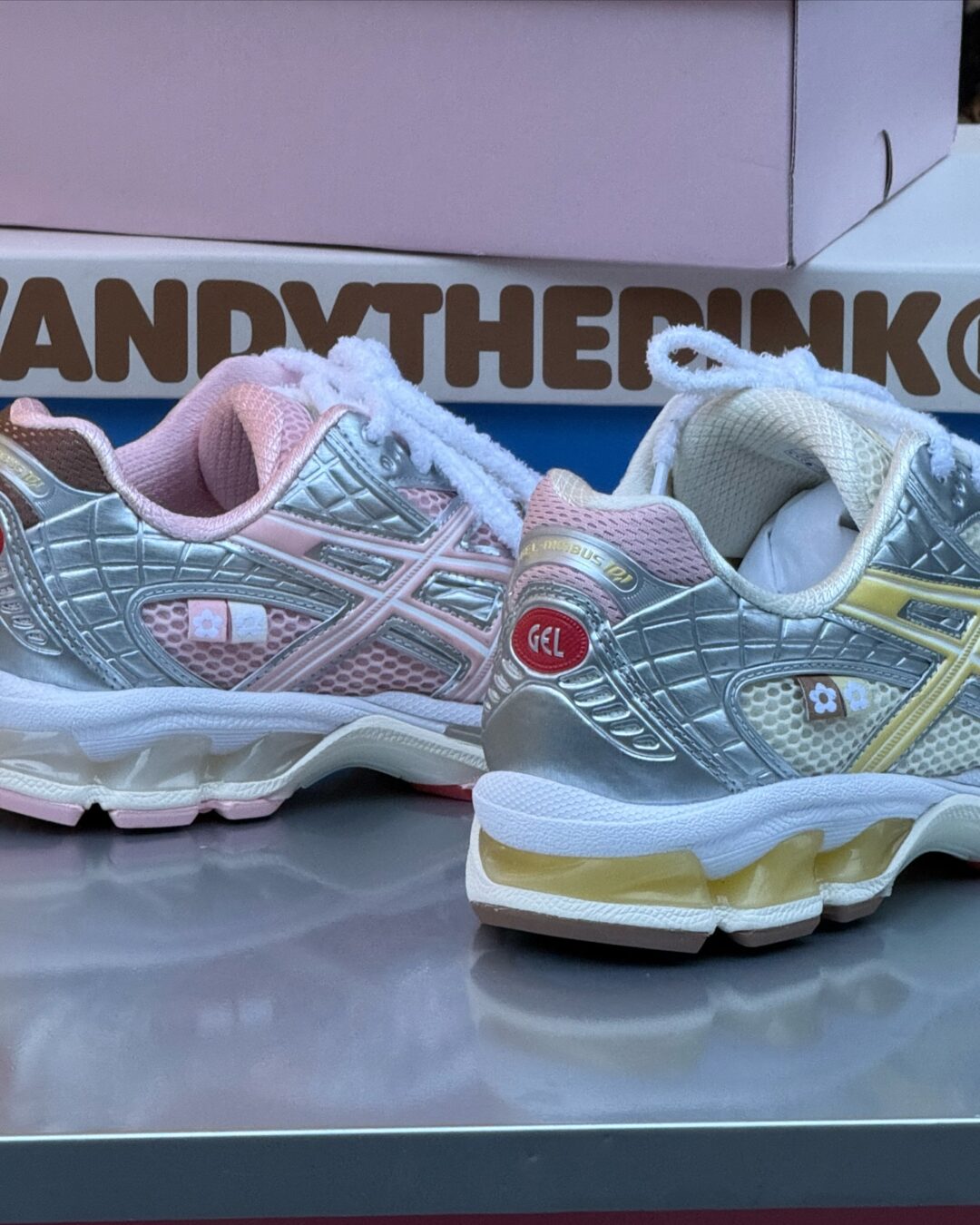 【2025年 4/19 & 5/30 発売】VANDY THE PINK × ASICS × atmos GEL-NIMBUS 10.1 (ヴァンディー・ザ・ピンク アシックス アトモス ゲルニンバス) [1203A865.702/1203A865.752]