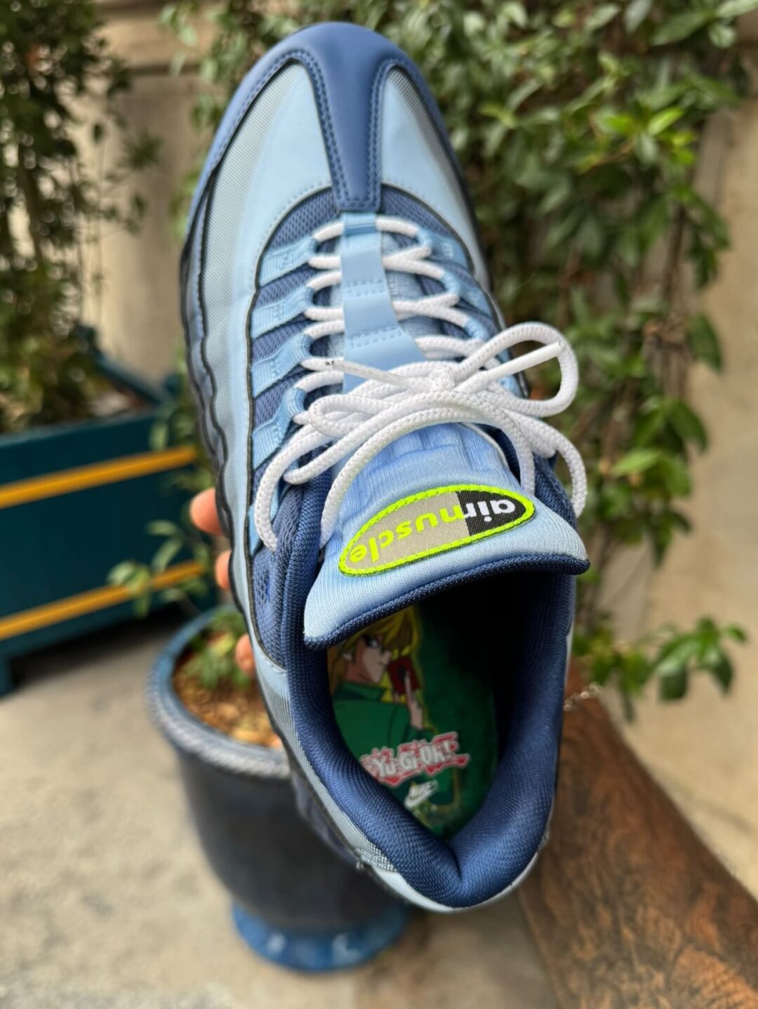 【2025年 9/12 発売予定】遊☆戯☆王 x NIKE AIR MAX 95 QS “White/Psychic Blue” (Yu-Gi-Oh! 遊戯王 ナイキ エア マックス “ホワイト/サイキックブルー”) [II7404-100/II7404-400]