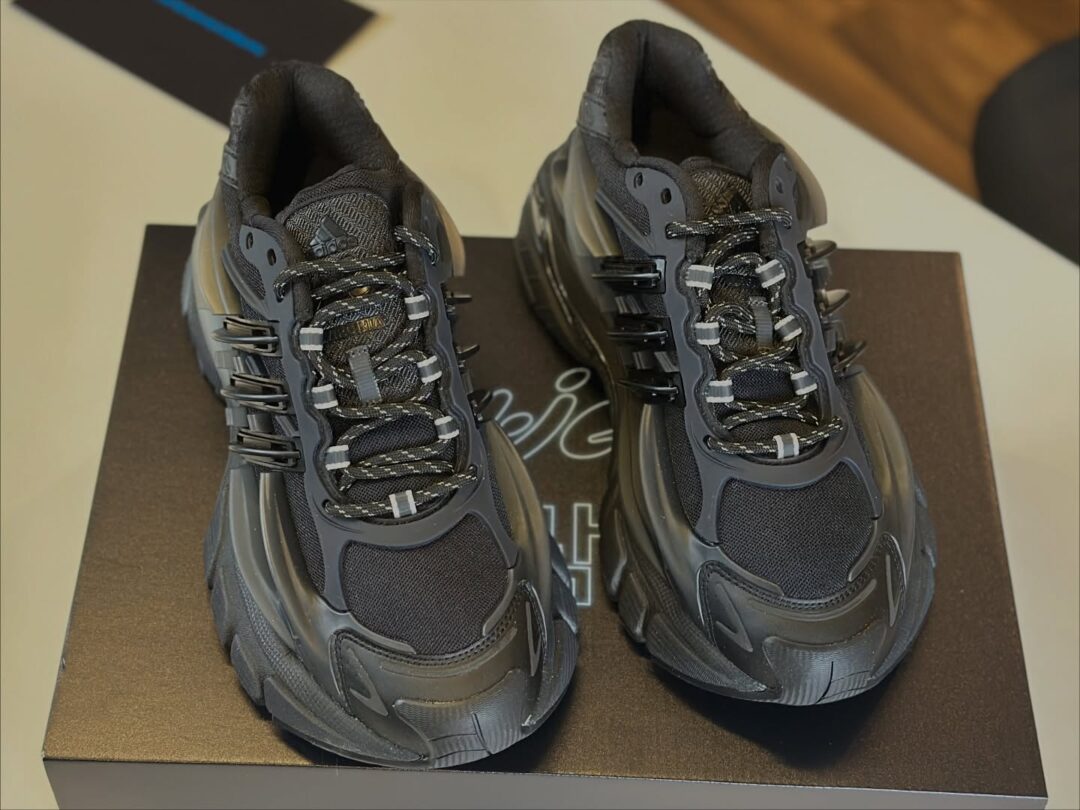 【2025年 発売予定】Pharrell Williams x adidas Originals JELLYFISH “Triple Black” (ファレル・ウィリアムス アディダス オリジナルス ジェリーフィッシュ)