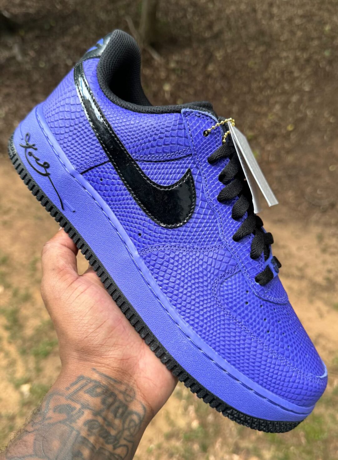 【2025年 9月 発売予定】FC Barcelona × Kobe Bryant × NIKE AIR FORCE 1 LOW QS “Persian Violet” (FCバルセロナ コービー・ブライアント ナイキ エア フォース 1 ロー “ペルシアンバイオレット”) [II7062-500]