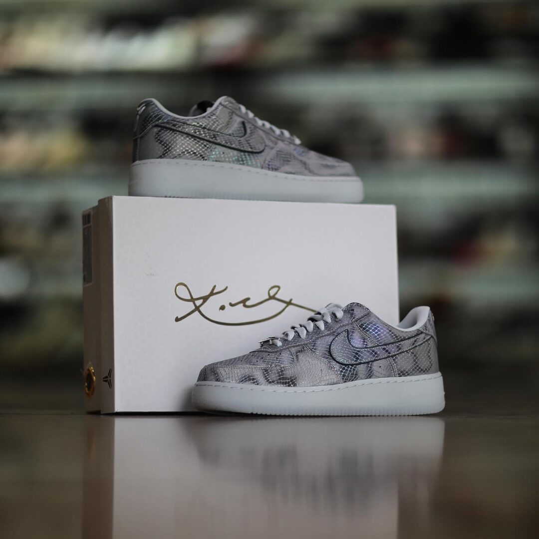 【2025年 12/1 発売】Kobe Bryant × NIKE AIR FORCE 1 LOW PROTRO “Lenticular” (コービー・ブライアント ナイキ エア フォース 1 ロー プロトロ “レンチキュラー”) [II3925-400]