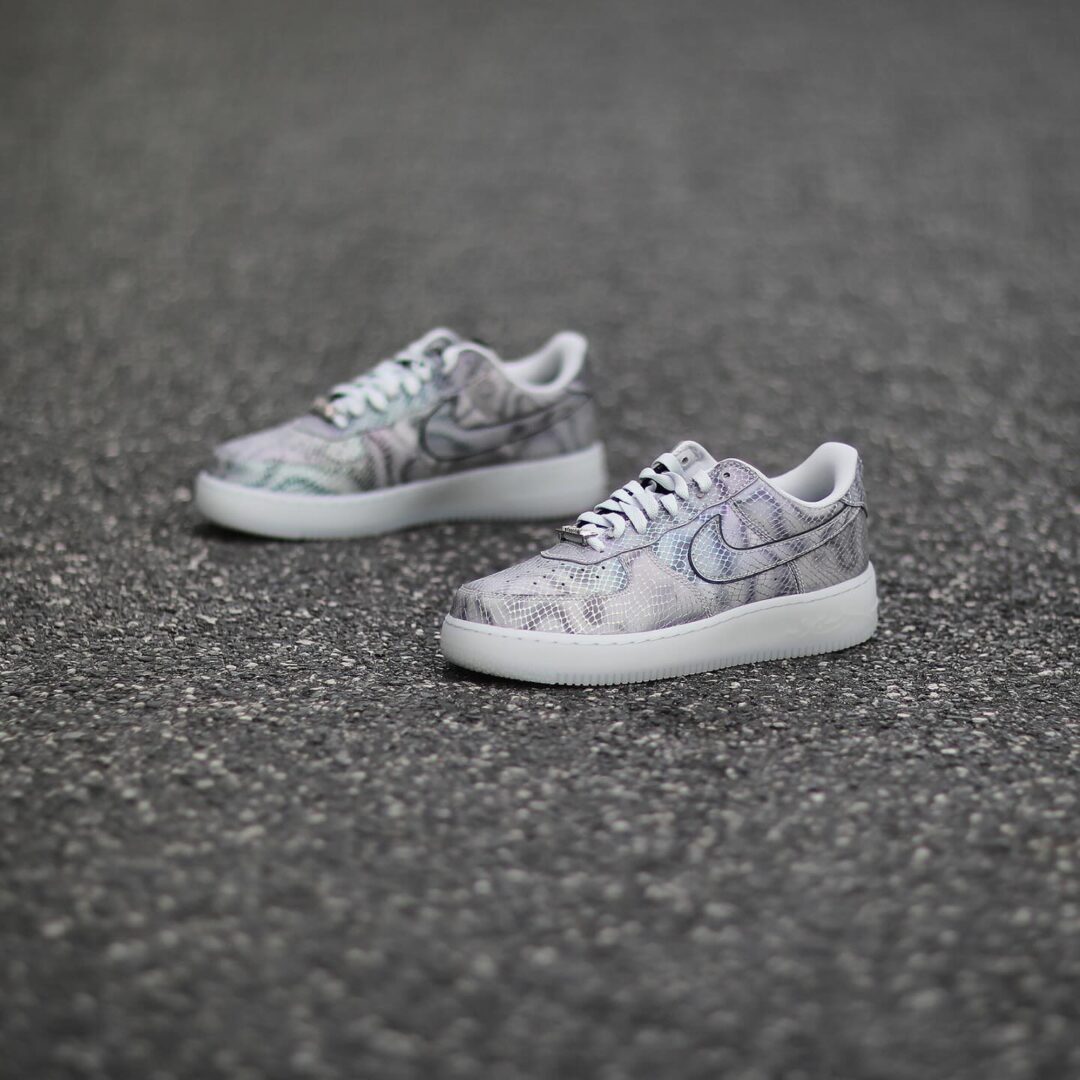 【2025年 12/1 発売】Kobe Bryant × NIKE AIR FORCE 1 LOW PROTRO “Lenticular” (コービー・ブライアント ナイキ エア フォース 1 ロー プロトロ “レンチキュラー”) [II3925-400]