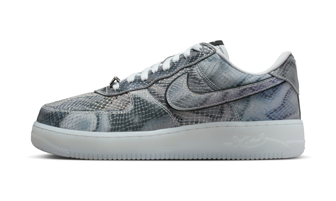 【2025年 12/1 発売】Kobe Bryant × NIKE AIR FORCE 1 LOW PROTRO “Lenticular” (コービー・ブライアント ナイキ エア フォース 1 ロー プロトロ “レンチキュラー”) [II3925-400]