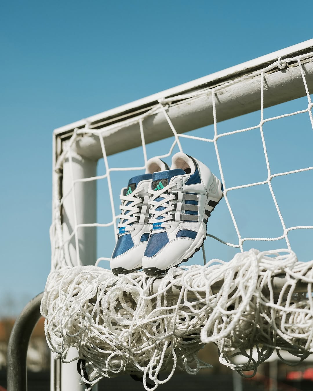 【2025年 4/18 発売】adidas EQUIPMENT CUSHION 93 "Equipment Blue/Core Black" (アディダス コンソーシアム エキップメント クッション 93 "ブルー/ブラック") [JI3093]