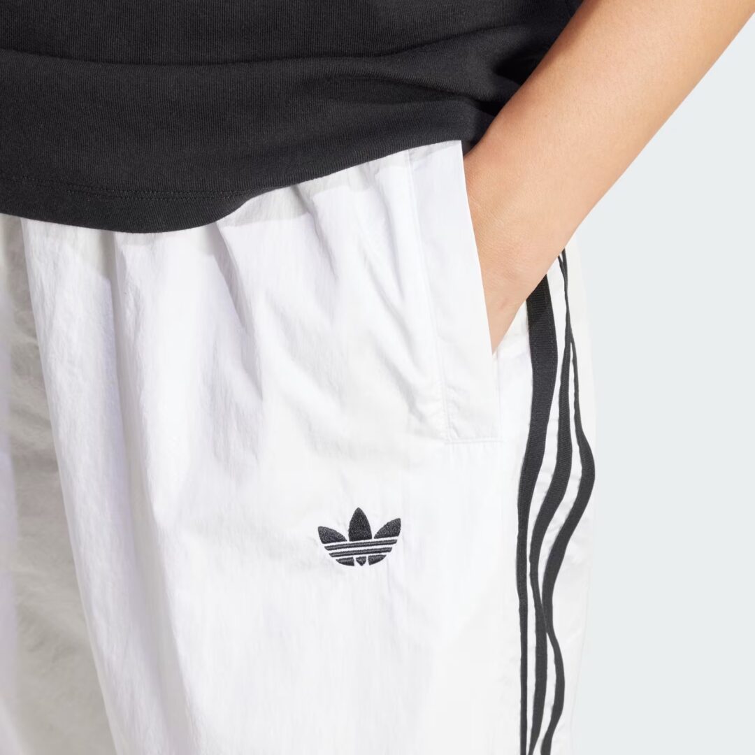 Y2Kスタイルのアディダス アディカラー チームガイスト オーバーサイズ トラックパンツが発売 (adidas Adicolor Teamgeist Oversized Track Pants)