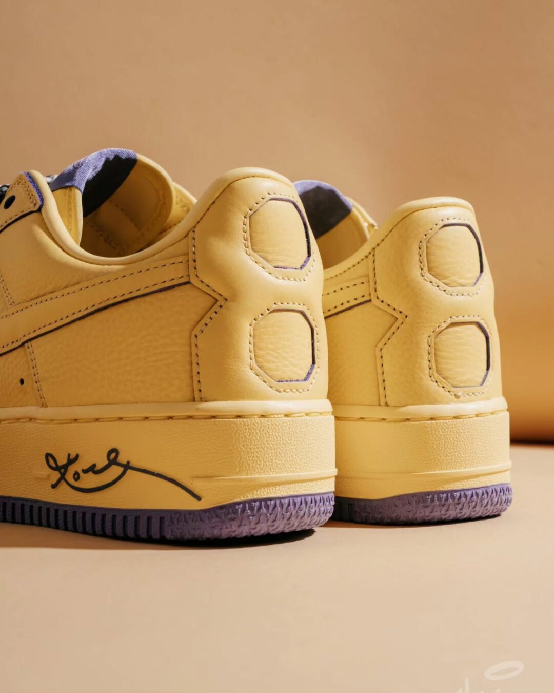 【2025年 6/6 発売】Kobe Bryant × NIKE AIR FORCE 1 LOW PROTRO QS “Soft Yellow” (コービー・ブライアント ナイキ エア フォース 1 ロー プロトロ “ソフトイエロー”) [HV9408-700]