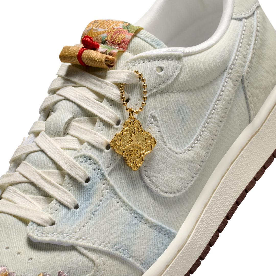 【2026年 2/4 発売】NIKE AIR JORDAN 1 RETRO LOW OG “Year of the Horse/Chinese New Year/CNY/Football Grey” (ナイキ エア ジョーダン 1 レトロ ロー “イヤー・オブ・ザ・ホース/チャイニーズ ニューイヤー″) [IQ1108-011]