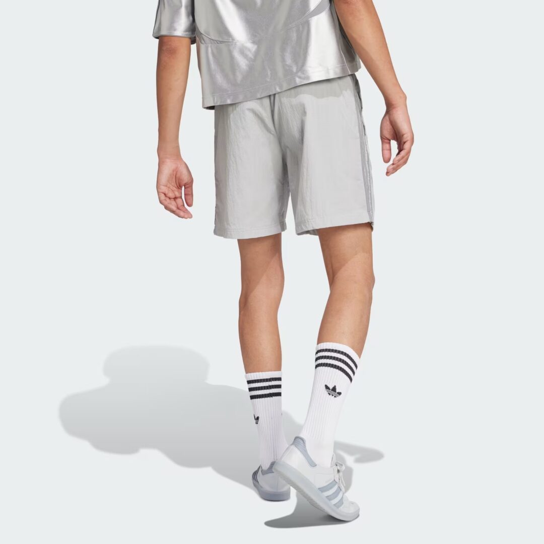 Y2Kアディダスファッションを取り入れた「アディカラー 2000s」が発売 (adidas Adicolor)