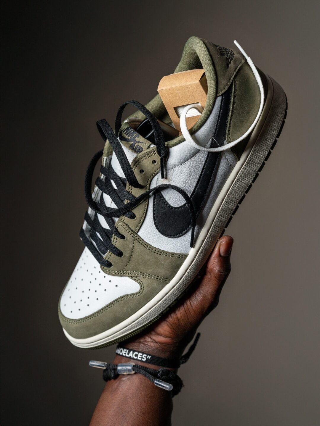 【2026年 1/31 発売予定】NIKE AIR JORDAN 1 RETRO LOW OG “Medium Olive” (ナイキ エア ジョーダン 1 レトロ ロー OG “ミディアムオリーブ”) [HQ6998-200]
