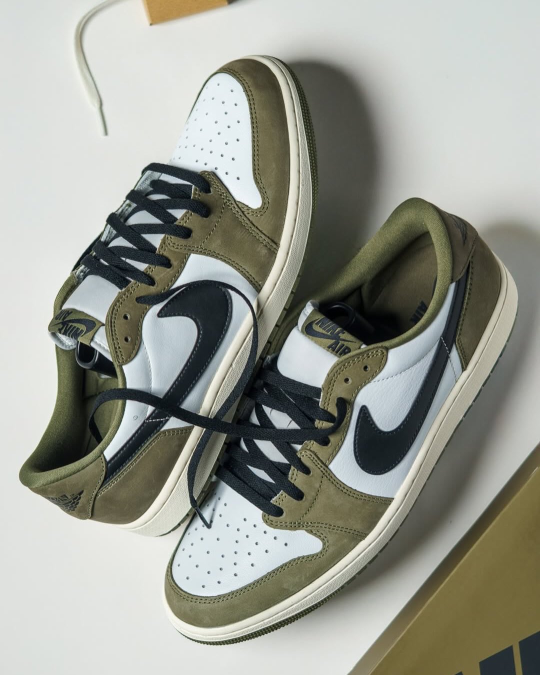 【2026年 1/31 発売予定】NIKE AIR JORDAN 1 RETRO LOW OG “Medium Olive” (ナイキ エア ジョーダン 1 レトロ ロー OG “ミディアムオリーブ”) [HQ6998-200]