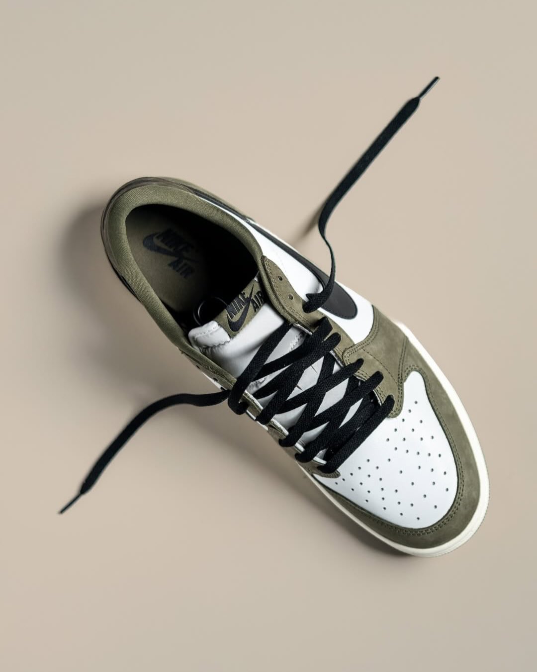 【2026年 1/31 発売予定】NIKE AIR JORDAN 1 RETRO LOW OG “Medium Olive” (ナイキ エア ジョーダン 1 レトロ ロー OG “ミディアムオリーブ”) [HQ6998-200]