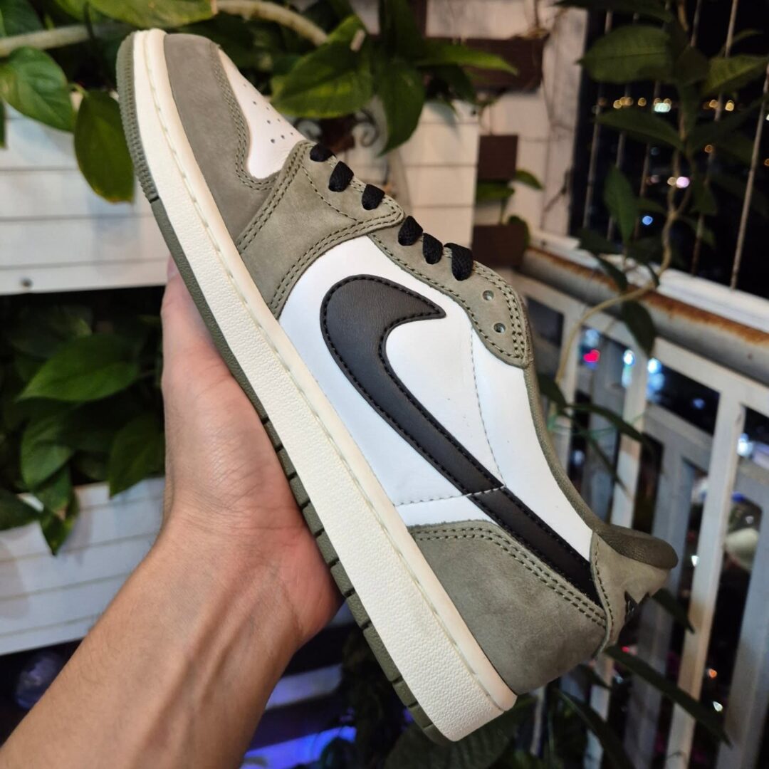 【2026年 春 発売予定】NIKE AIR JORDAN 1 RETRO LOW OG “Medium Olive” (ナイキ エア ジョーダン 1 レトロ ロー OG “ミディアムオリーブ”) [HQ6998-200]